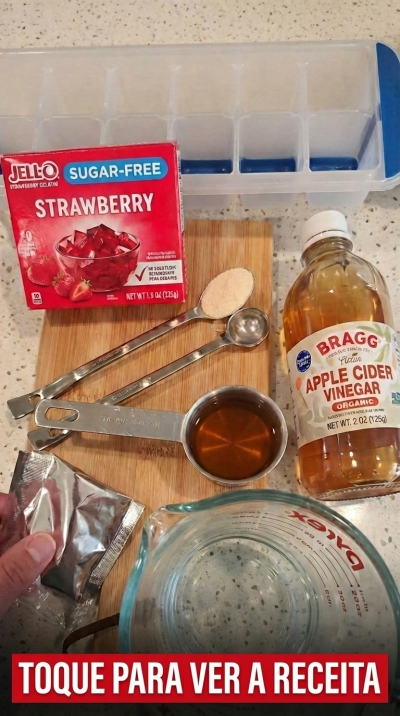 Ingredientes da receita - bandeja de gelo, gelatina, colheres, vinagre de maçã
